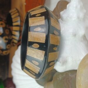Vintage Black & Tan Carved  Lucite Bangle W/Art Deco Geometric Bamboo Inlay